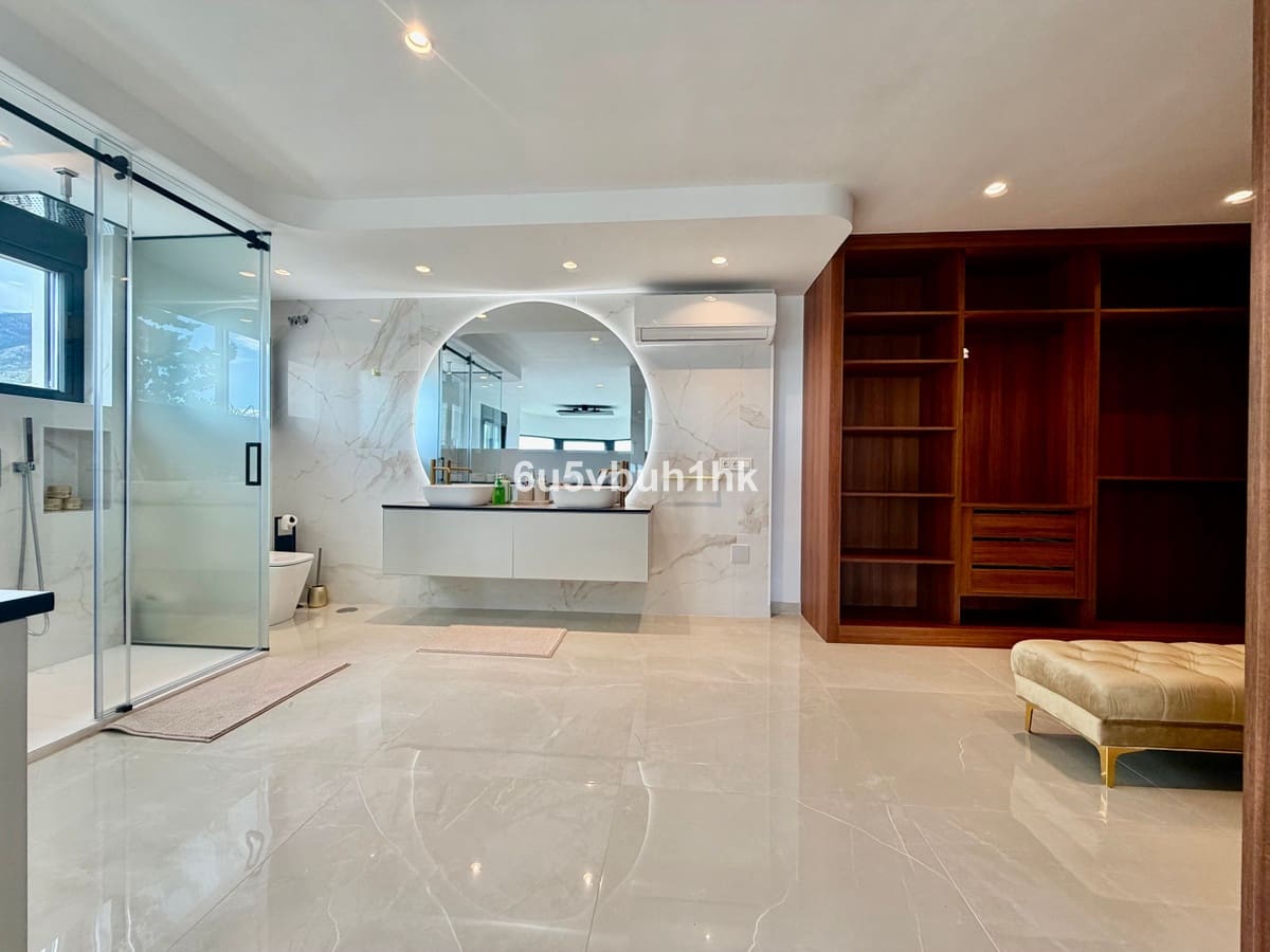 4 soveværelse Villa til salg i Benalmadena Costa med swimmingpool - € 1.250.000 (Ref: 9705016)