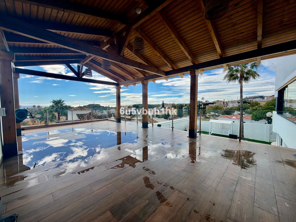 4 soveværelse Villa til salg i Benalmadena Costa med swimmingpool - € 1.250.000 (Ref: 9705016)