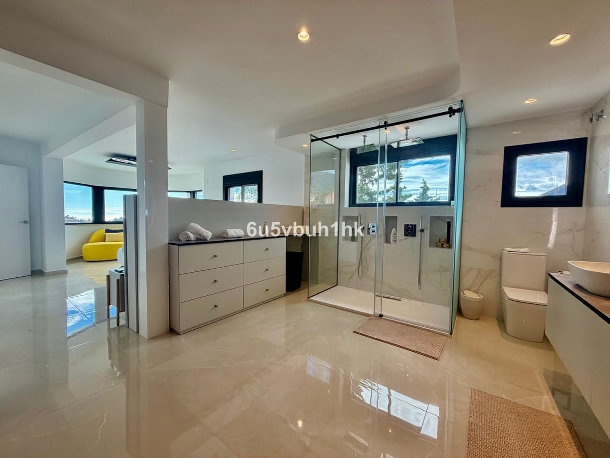 4 soveværelse Villa til salg i Benalmadena Costa med swimmingpool - € 1.250.000 (Ref: 9705016)