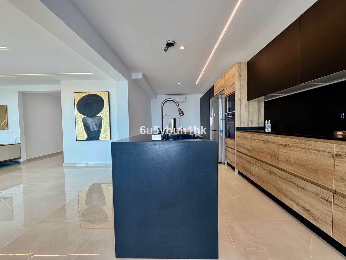 4 soveværelse Villa til salg i Benalmadena Costa med swimmingpool - € 1.250.000 (Ref: 9705016)