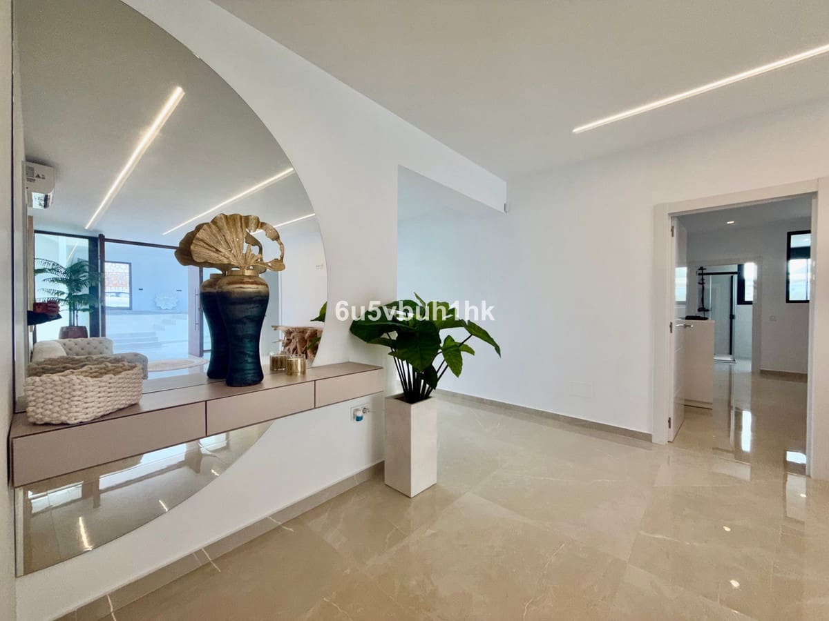 4 soveværelse Villa til salg i Benalmadena Costa med swimmingpool - € 1.250.000 (Ref: 9705016)