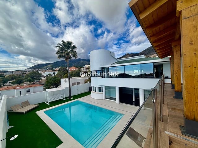 4 soveværelse Villa til salg i Benalmadena Costa, Benalmádena med swimmingpool - € 1.250.000 (Ref: 9705016)