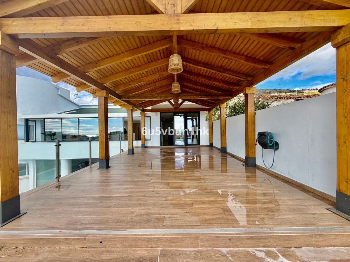 4 soveværelse Villa til salg i Benalmadena Costa med swimmingpool - € 1.250.000 (Ref: 9705016)