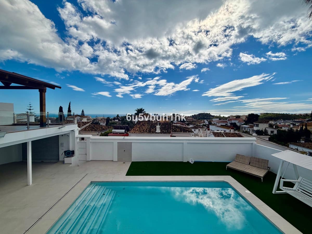 4 soveværelse Villa til salg i Benalmadena Costa med swimmingpool - € 1.250.000 (Ref: 9705016)