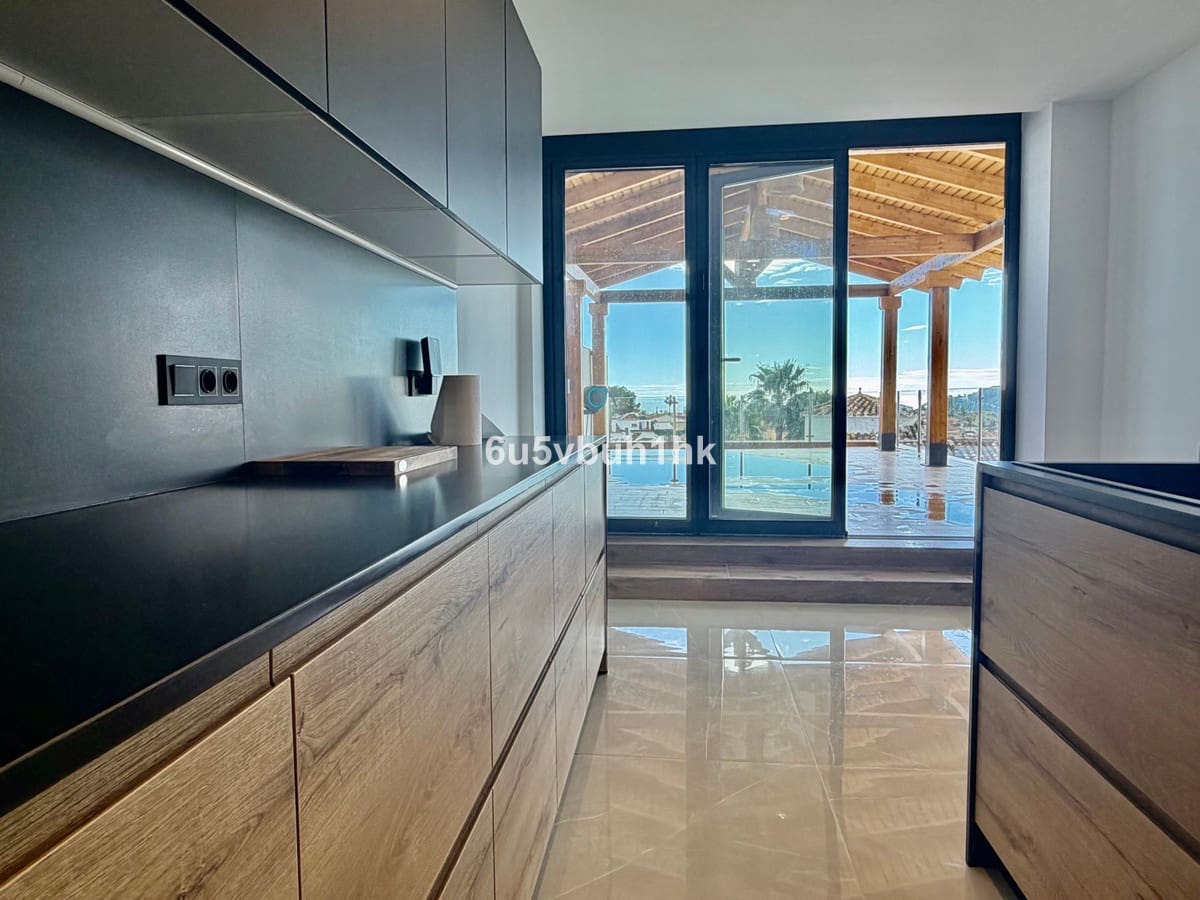 4 soveværelse Villa til salg i Benalmadena Costa med swimmingpool - € 1.250.000 (Ref: 9705016)