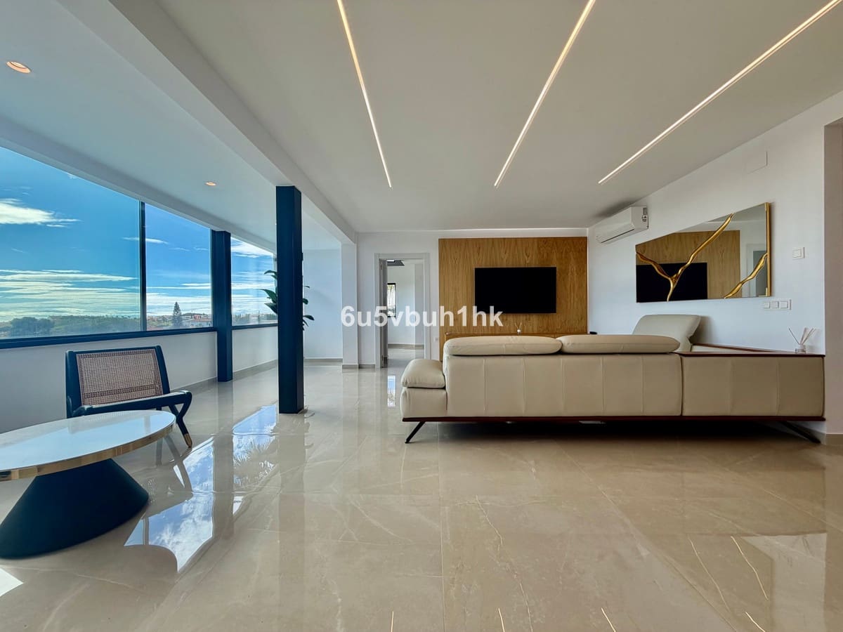 4 soveværelse Villa til salg i Benalmadena Costa med swimmingpool - € 1.250.000 (Ref: 9705016)