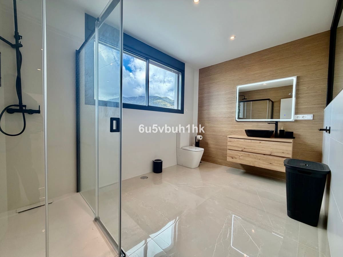 4 soveværelse Villa til salg i Benalmadena Costa med swimmingpool - € 1.250.000 (Ref: 9705016)