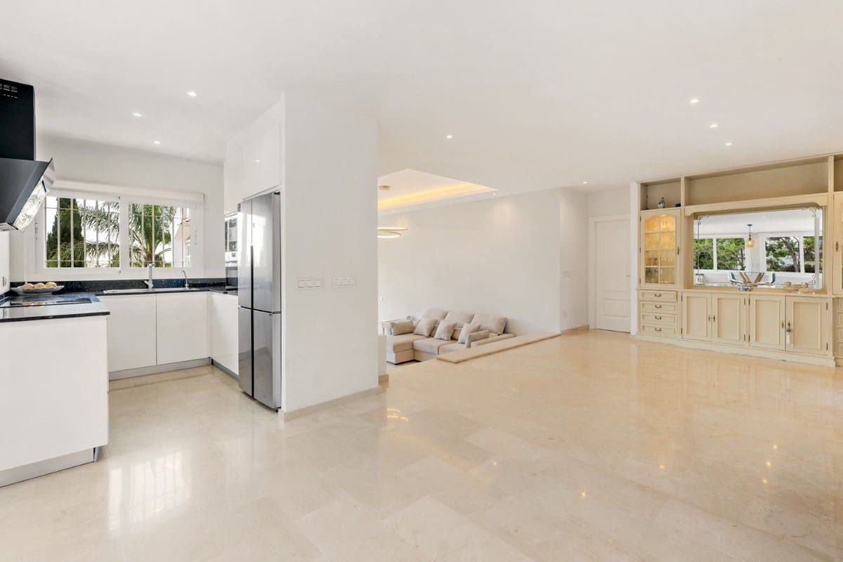 4 bedroom Villa for sale in Mijas Golf with pool - € 1,380,000 (Ref: 9705017)