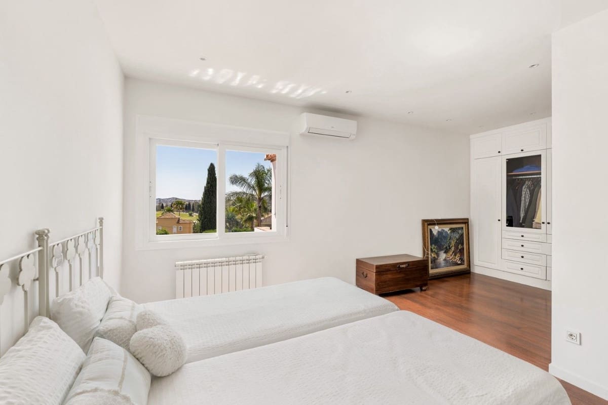 4 bedroom Villa for sale in Mijas Golf with pool - € 1,380,000 (Ref: 9705017)