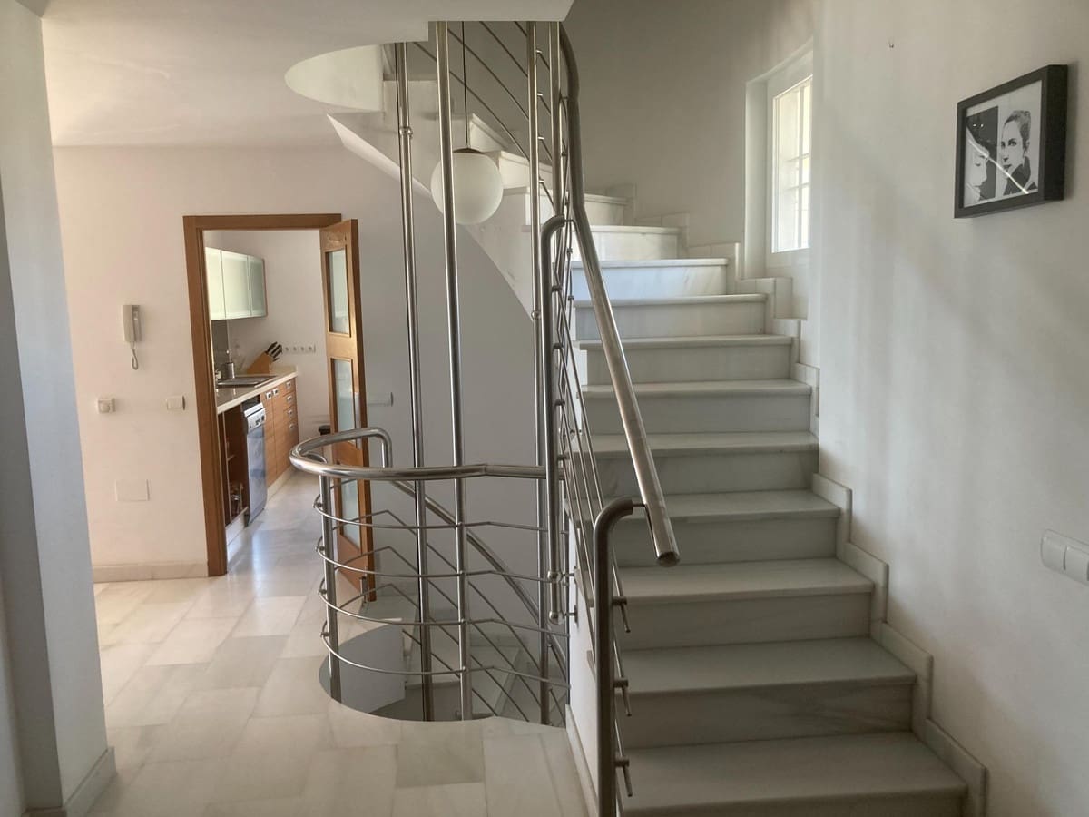 5 Zimmer Haus zu verkaufen in Estepona mit Pool - 1.755.000 € (Ref: 9705018)