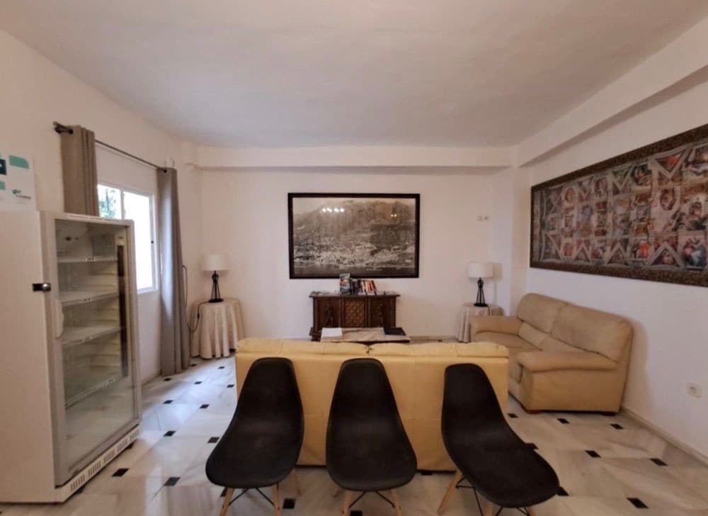 Hotel for sale in Marbella - € 4,500,000 (Ref: 9705019)