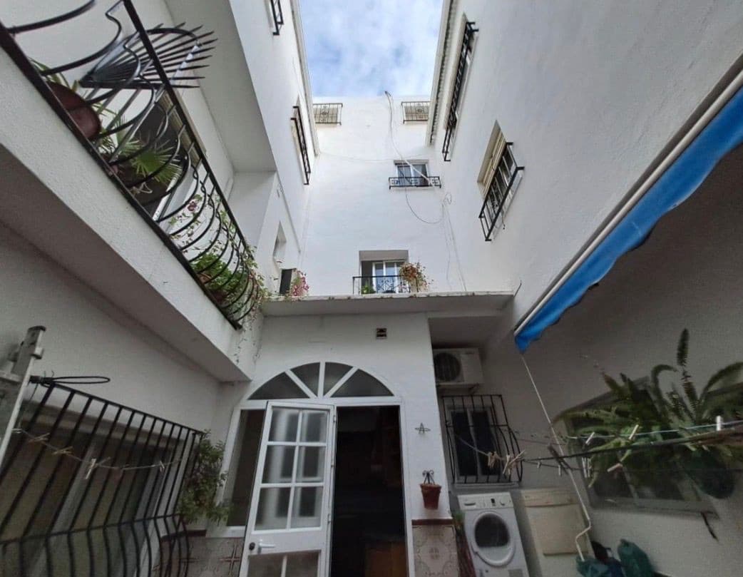 Hotel for sale in Marbella - € 4,500,000 (Ref: 9705019)