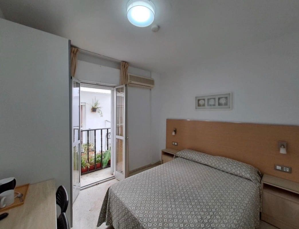 Hotel for sale in Marbella - € 4,500,000 (Ref: 9705019)