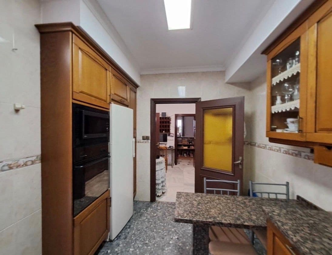 Hotel for sale in Marbella - € 4,500,000 (Ref: 9705019)