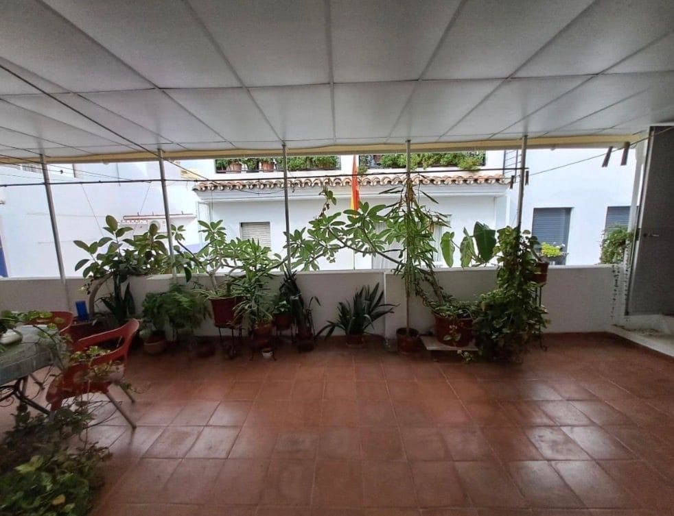 Hotel for sale in Marbella - € 4,500,000 (Ref: 9705019)