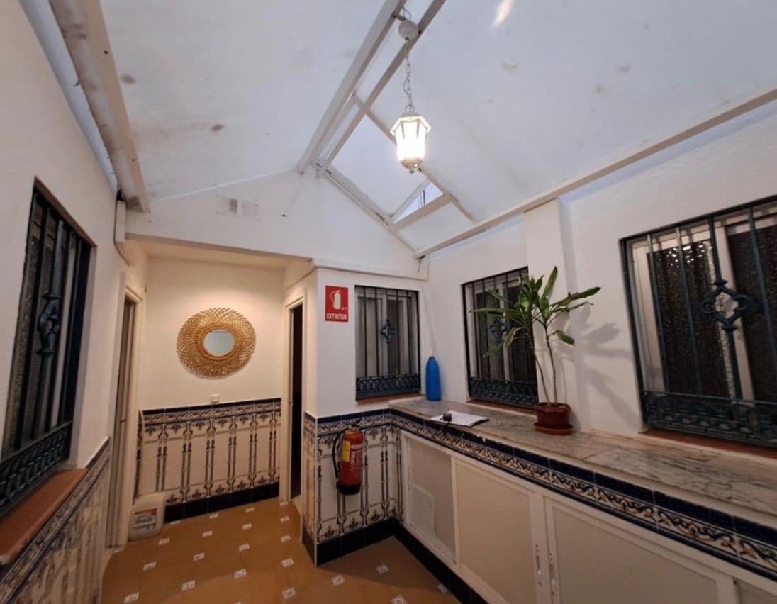 Hotel for sale in Marbella - € 4,500,000 (Ref: 9705019)