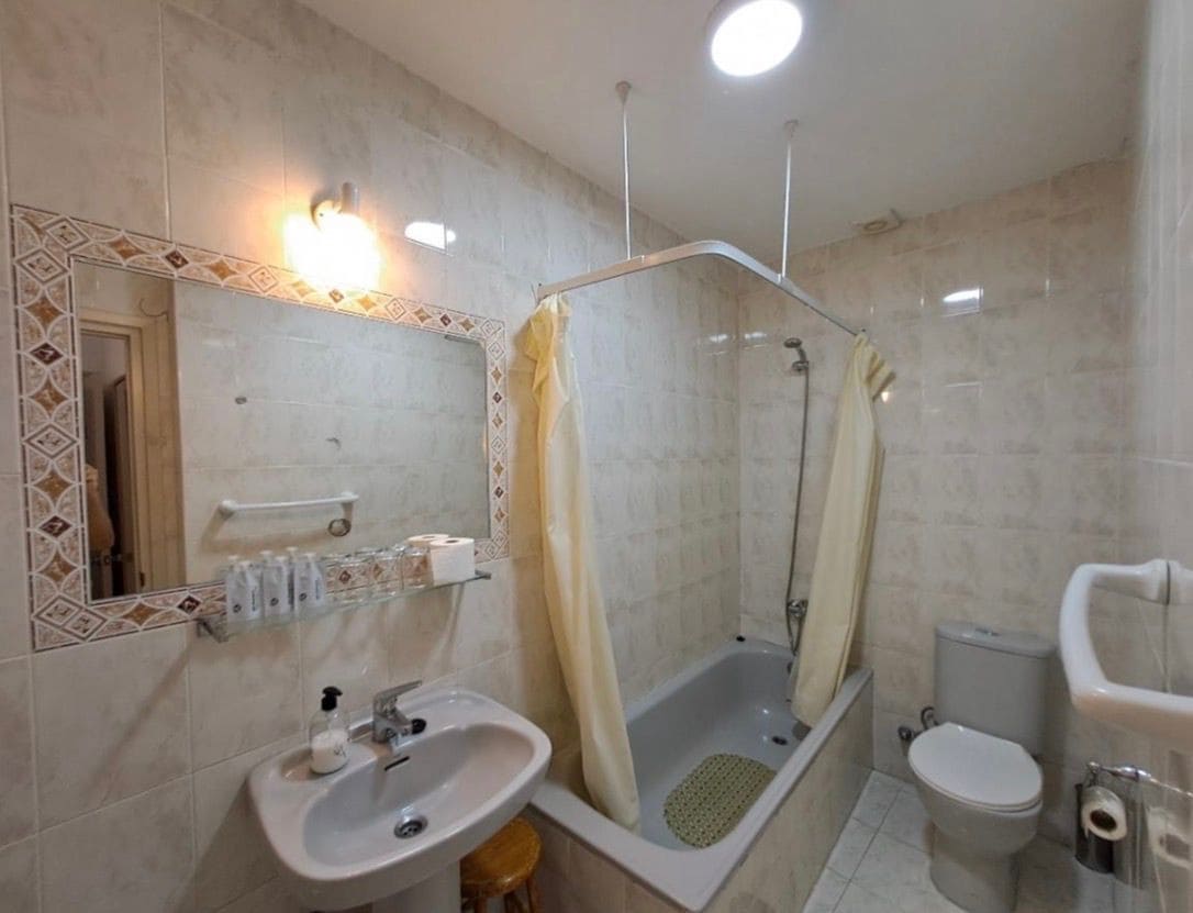 Hotel for sale in Marbella - € 4,500,000 (Ref: 9705019)