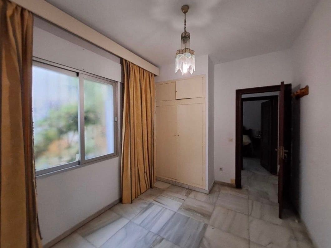 Hotel for sale in Marbella - € 4,500,000 (Ref: 9705019)