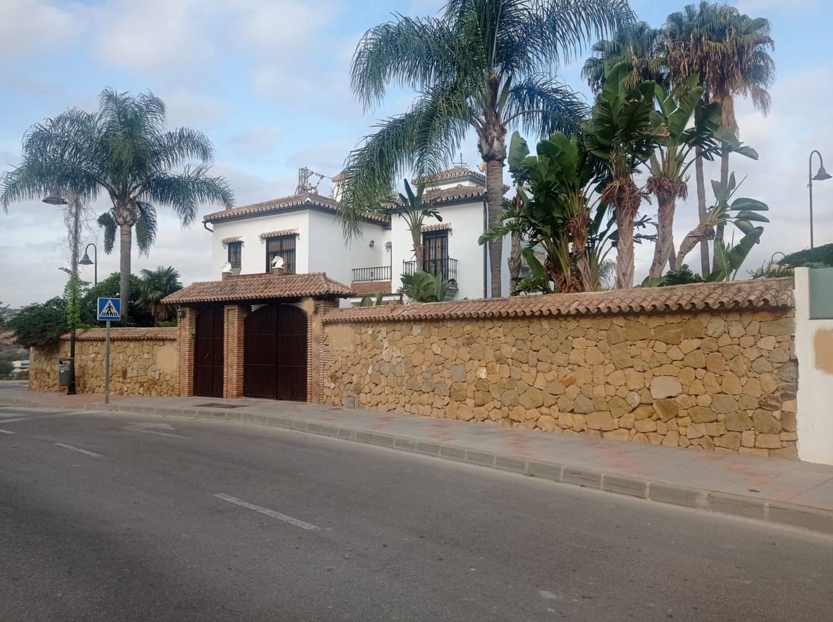 5 soverom Villa til salgs i Mijas med svømmebasseng garasje - € 1 050 000 (Ref: 9705020)