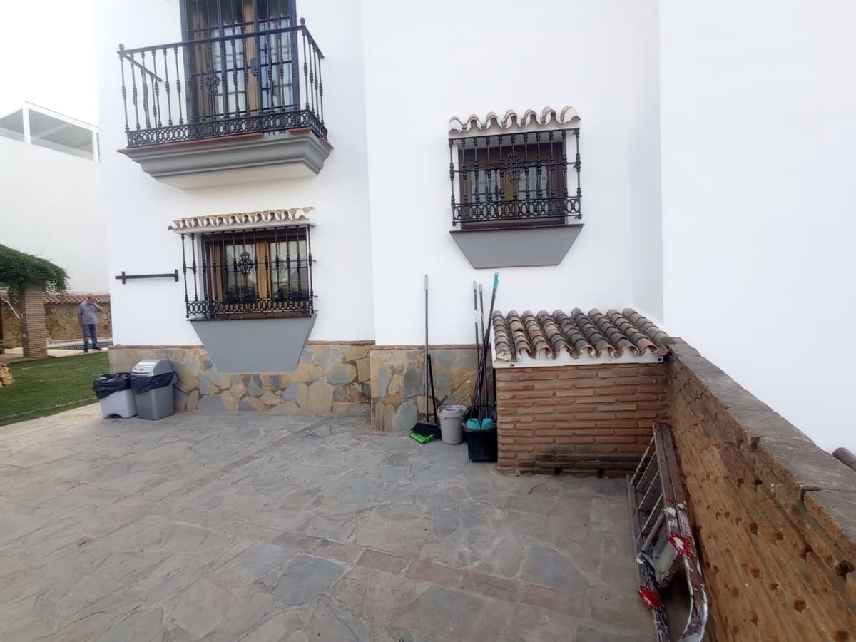 5 soverom Villa til salgs i Mijas med svømmebasseng garasje - € 1 050 000 (Ref: 9705020)