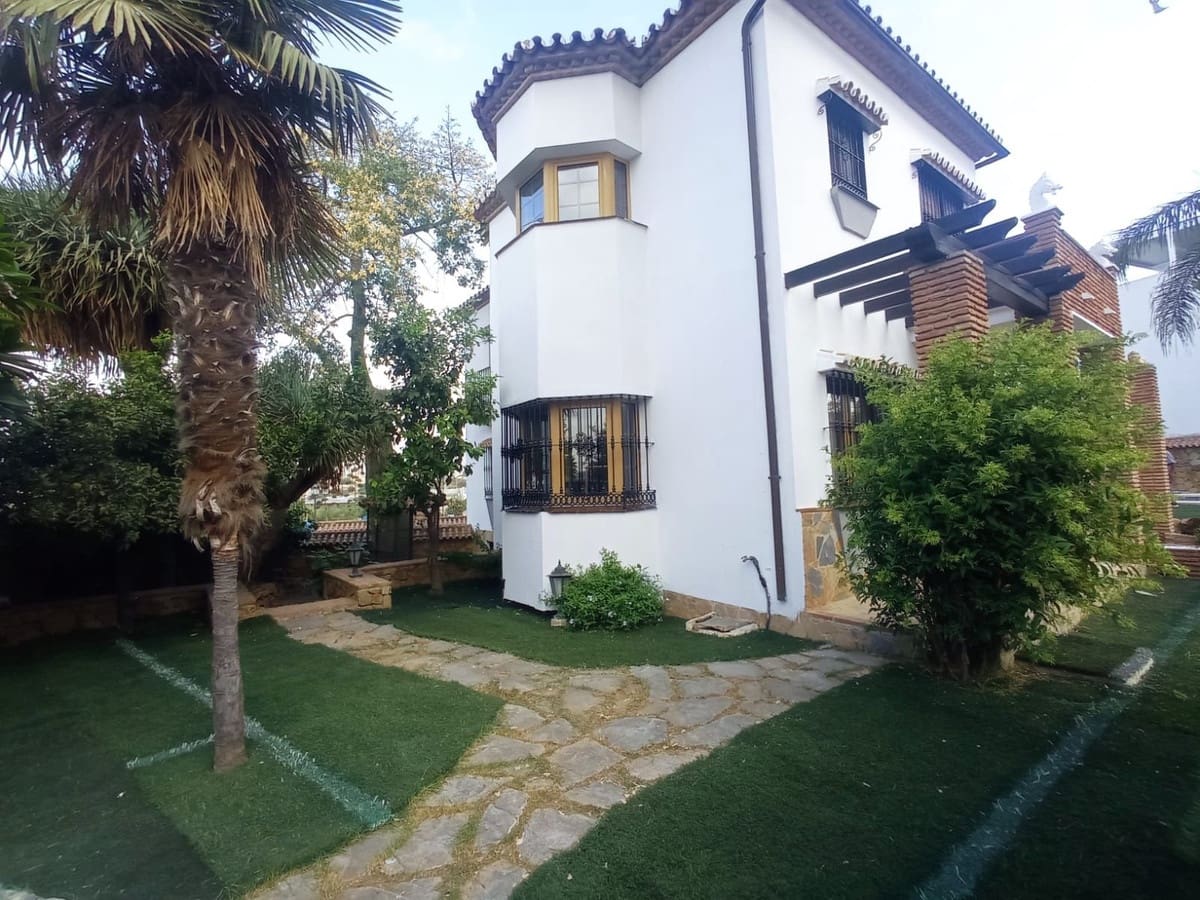 5 soverom Villa til salgs i Mijas med svømmebasseng garasje - € 1 050 000 (Ref: 9705020)