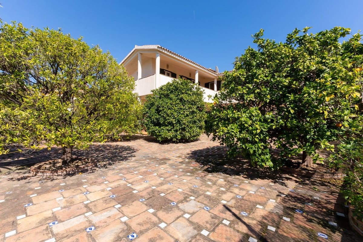 4 bedroom Villa for sale in Mijas Golf with pool - € 1,050,000 (Ref: 9705021)