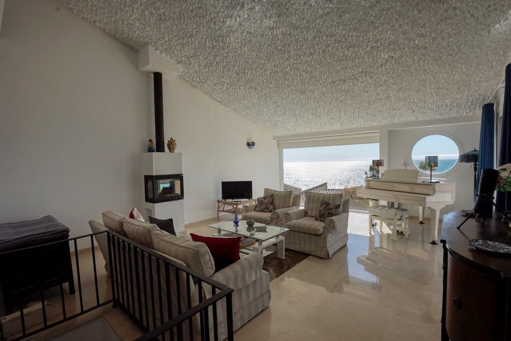 Chalet de 3 habitaciones en Estepona en venta con piscina - 1.050.000 € (Ref: 9705023)