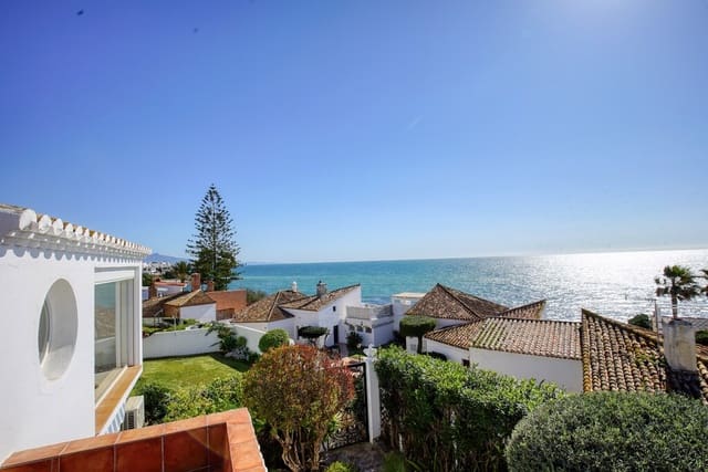Chalet de 3 habitaciones en Centro, Estepona en venta con piscina - 1.050.000 € (Ref: 9705023)