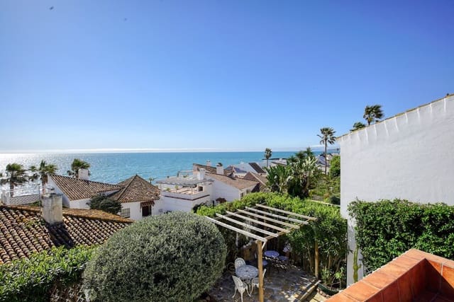 Chalet de 3 habitaciones en Centro, Estepona en venta con piscina - 1.050.000 € (Ref: 9705023)