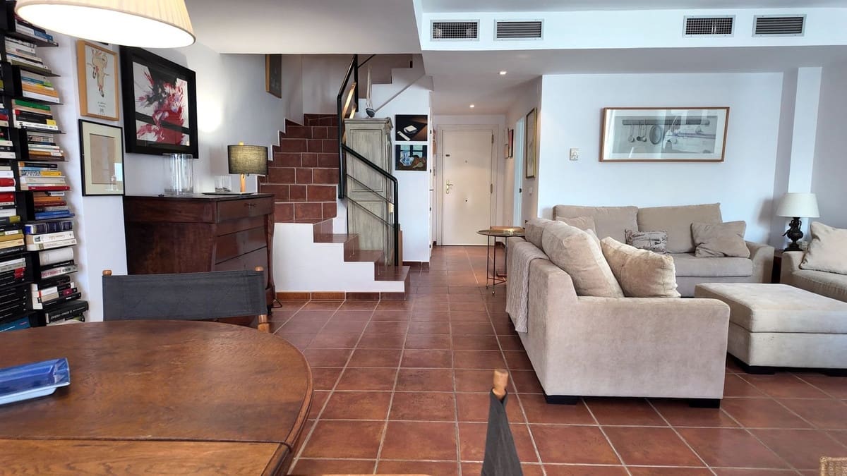 5 quarto Casa em Banda para venda em San Pedro de Alcantara com piscina garagem - 1 100 000 € (Ref: 9705024)