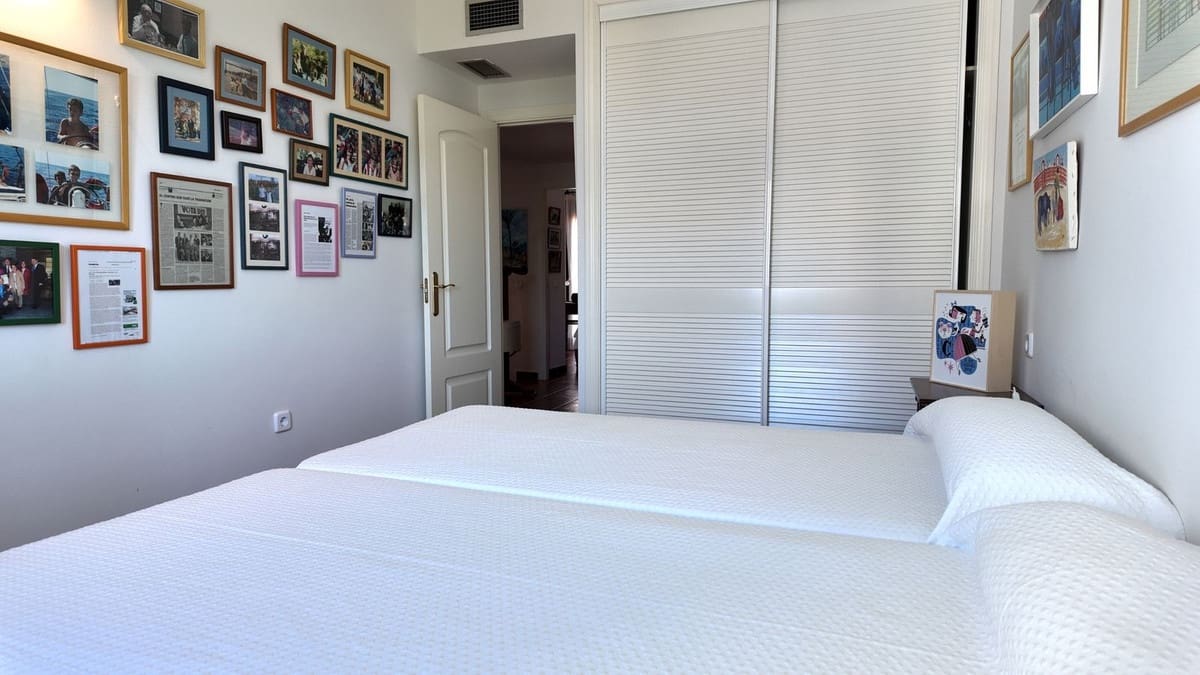 5 quarto Casa em Banda para venda em San Pedro de Alcantara com piscina garagem - 1 100 000 € (Ref: 9705024)