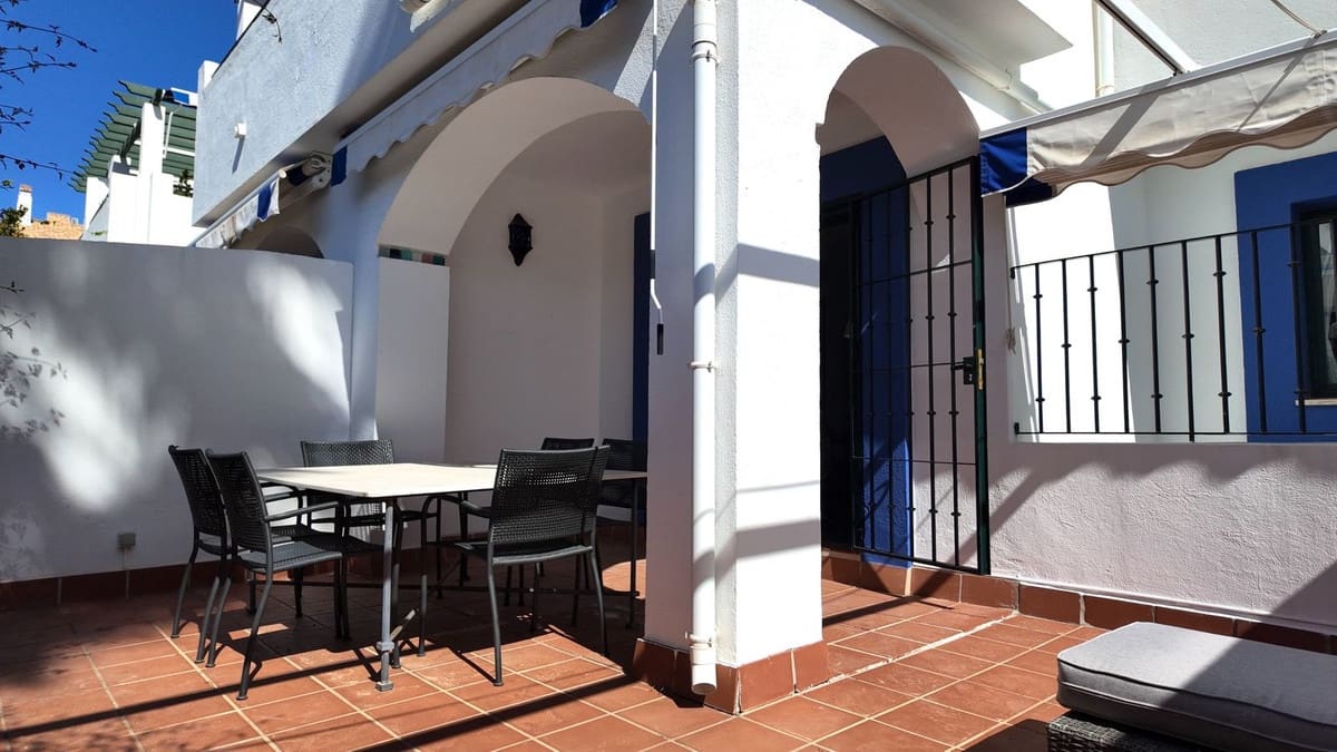 5 quarto Casa em Banda para venda em San Pedro de Alcantara com piscina garagem - 1 100 000 € (Ref: 9705024)