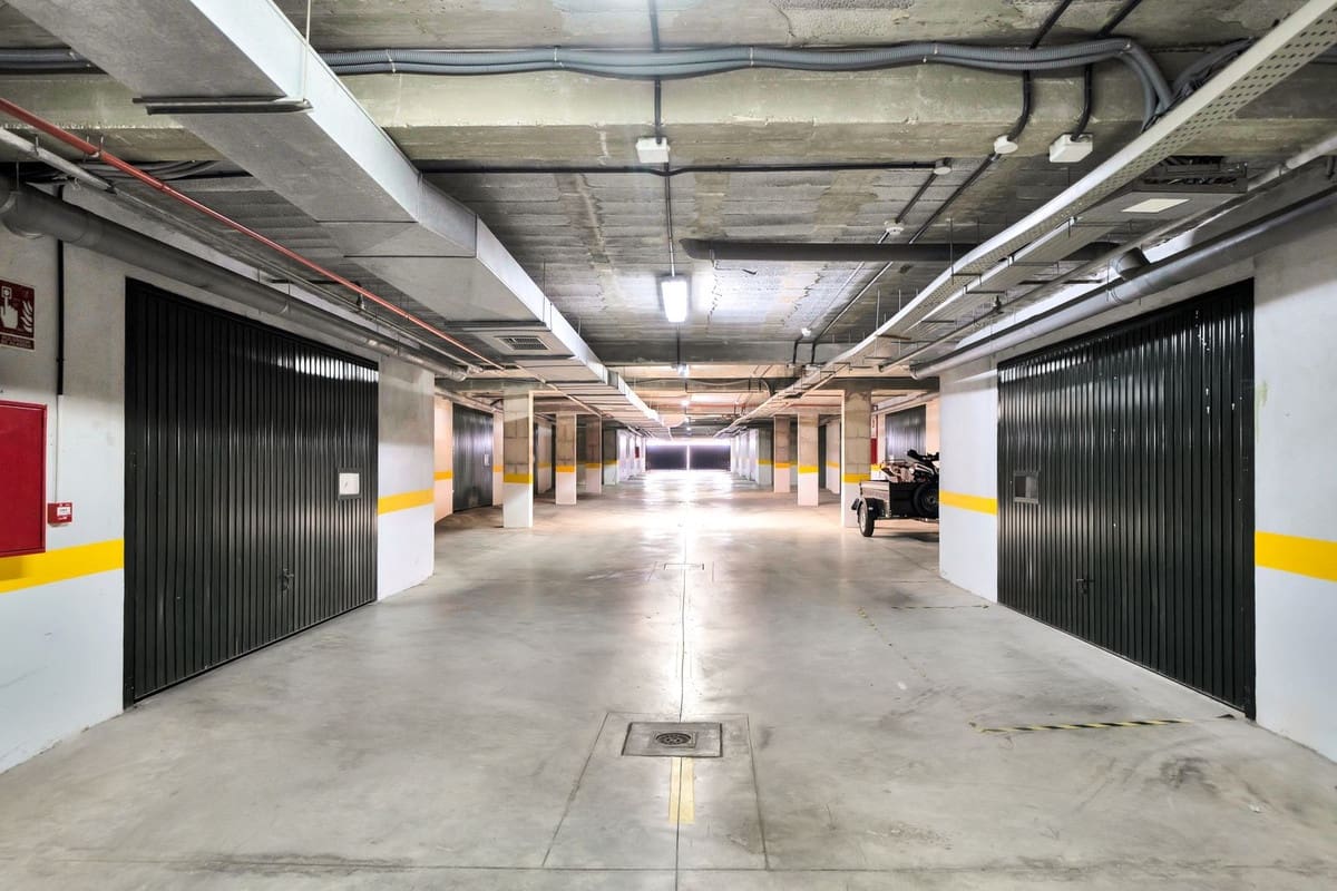 5 quarto Casa em Banda para venda em San Pedro de Alcantara com piscina garagem - 1 100 000 € (Ref: 9705024)