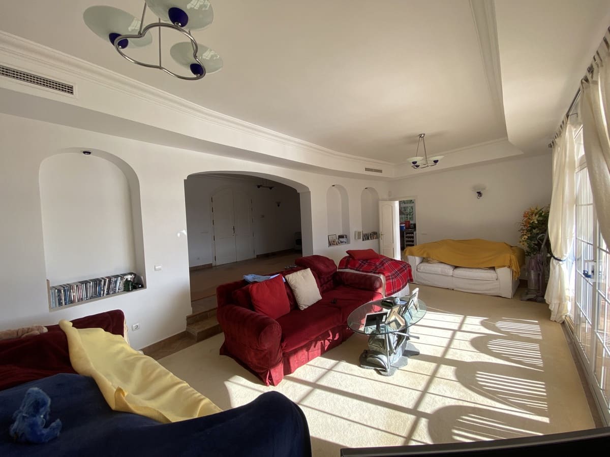 5 bedroom Villa for sale in Mijas Golf with pool - € 1,100,000 (Ref: 9705026)