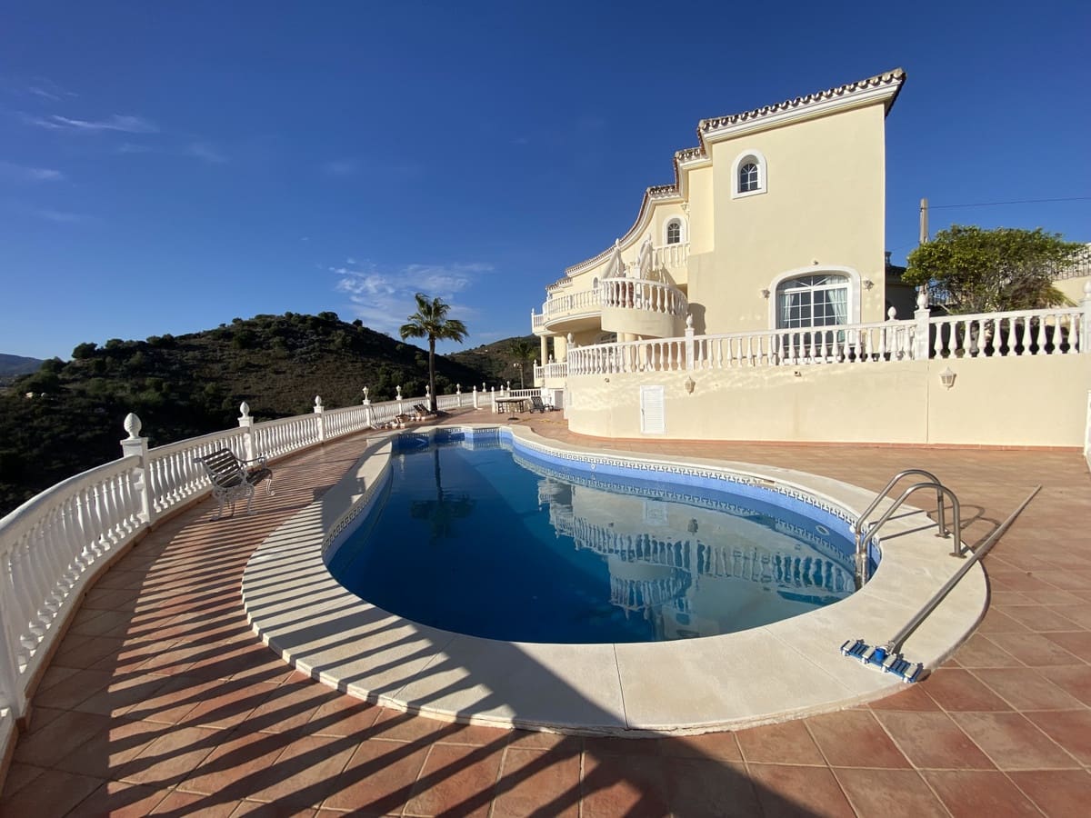 5 bedroom Villa for sale in Mijas Golf with pool - € 1,100,000 (Ref: 9705026)