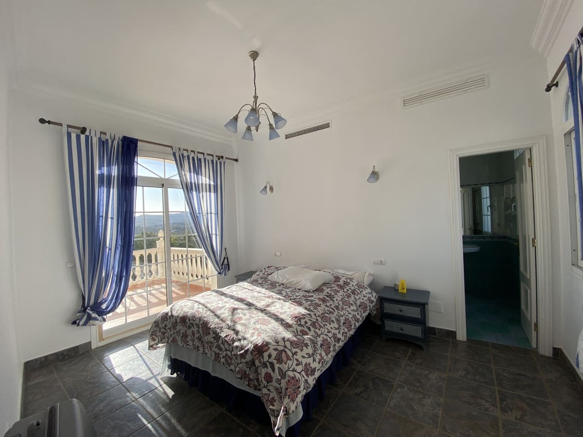 5 bedroom Villa for sale in Mijas Golf with pool - € 1,100,000 (Ref: 9705026)