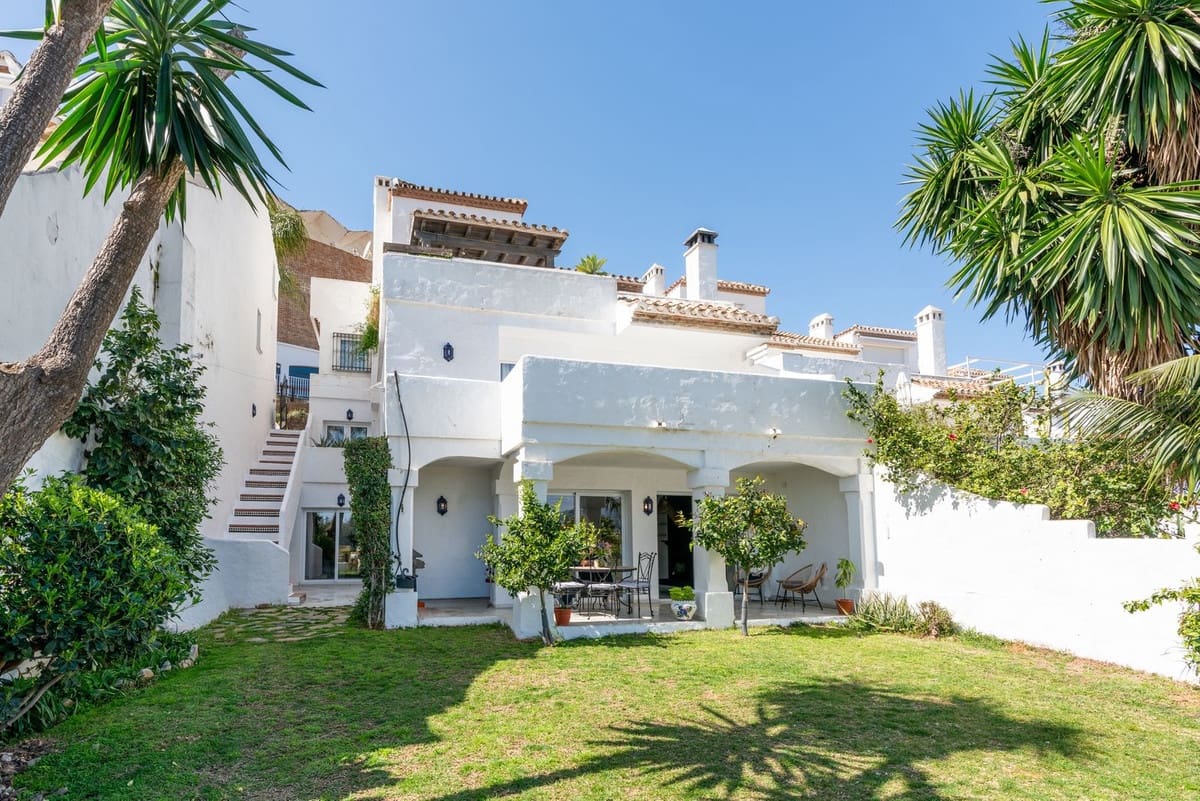 4 quarto Casa em Banda para venda em Puerto Banus com piscina - 1 145 000 € (Ref: 9705027)