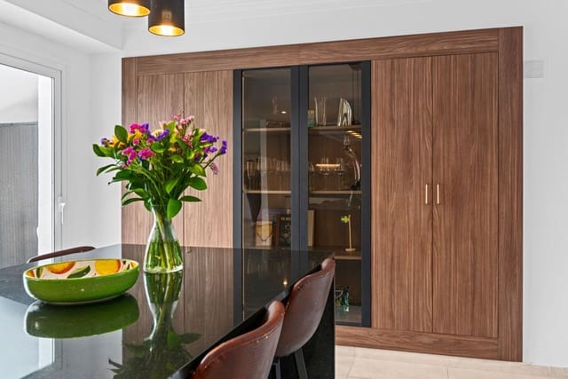 4 quarto Casa em Banda para venda em Puerto Banus, Marbella com piscina - 1 145 000 € (Ref: 9705027)