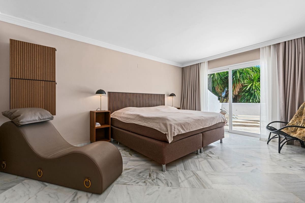 4 quarto Casa em Banda para venda em Puerto Banus com piscina - 1 145 000 € (Ref: 9705027)