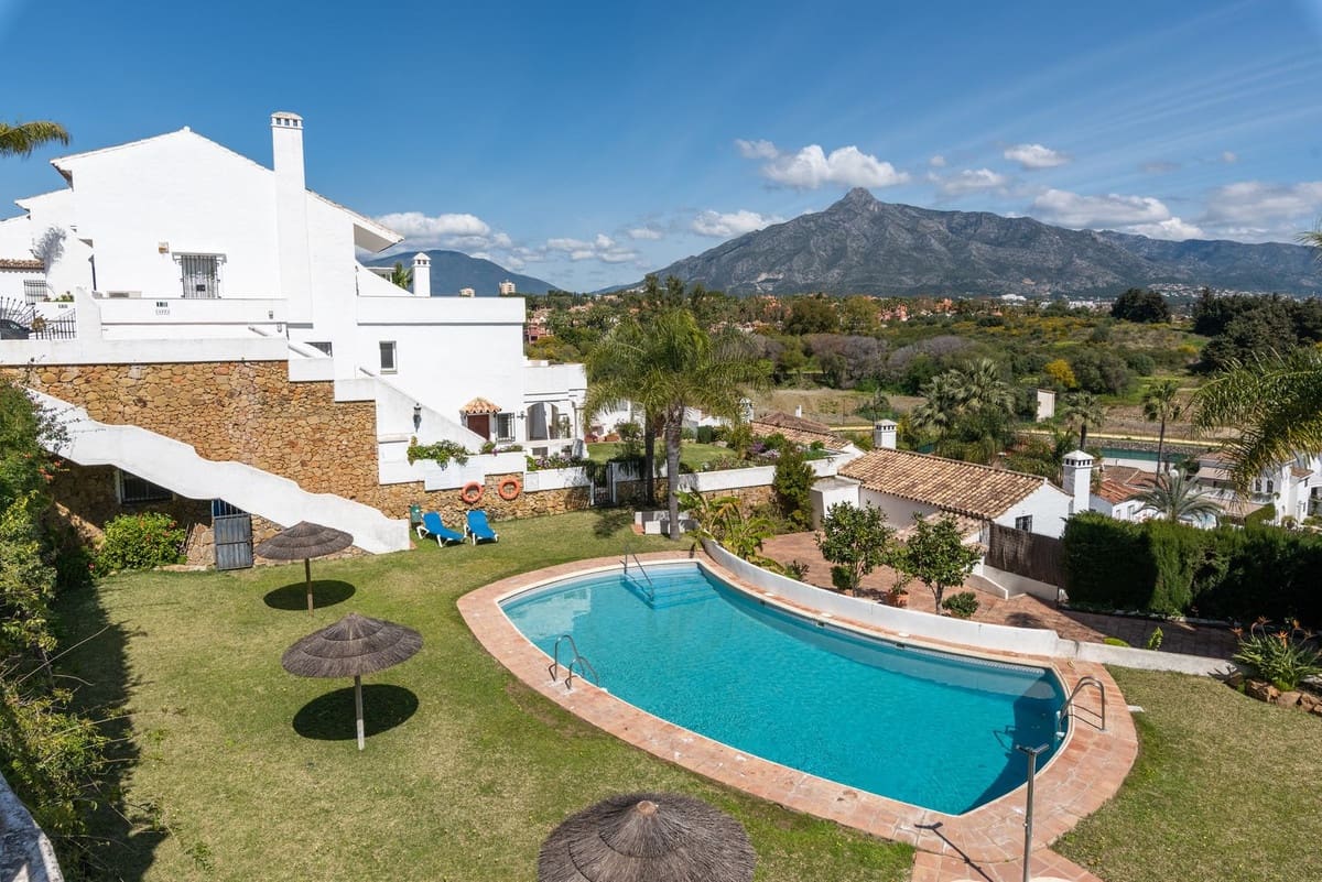 4 quarto Casa em Banda para venda em Puerto Banus com piscina - 1 145 000 € (Ref: 9705027)