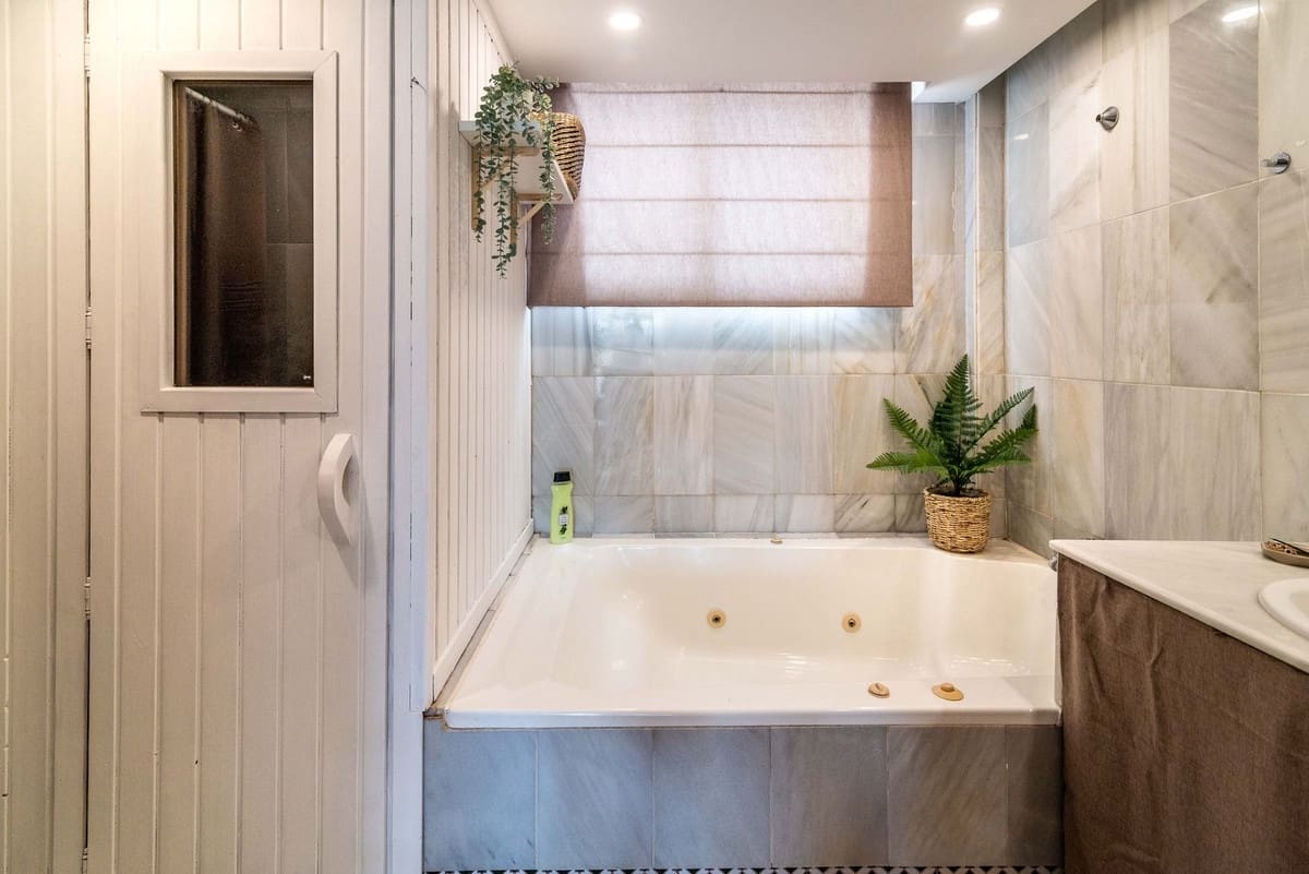 4 quarto Casa em Banda para venda em Puerto Banus com piscina - 1 145 000 € (Ref: 9705027)