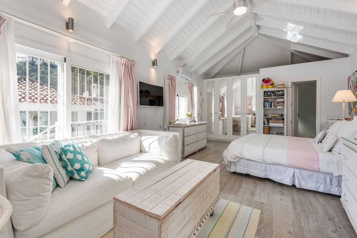 Chalet de 4 habitaciones en Benahavís en venta con piscina - 1.150.000 € (Ref: 9705030)