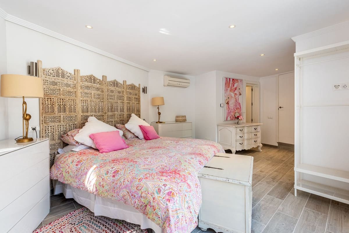 Chalet de 4 habitaciones en Benahavís en venta con piscina - 1.150.000 € (Ref: 9705030)