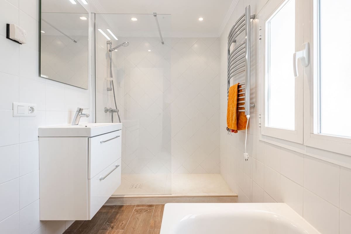 Chalet de 4 habitaciones en Benahavís en venta con piscina - 1.150.000 € (Ref: 9705030)