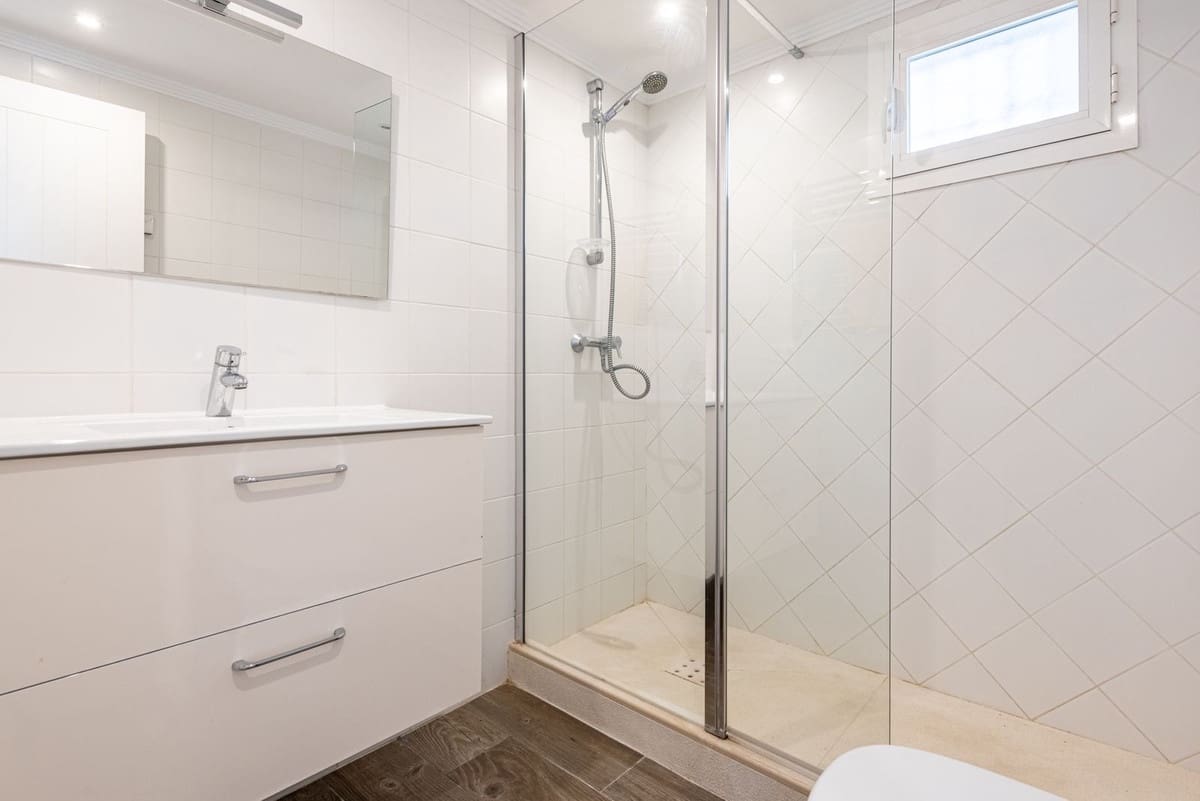 Chalet de 4 habitaciones en Benahavís en venta con piscina - 1.150.000 € (Ref: 9705030)