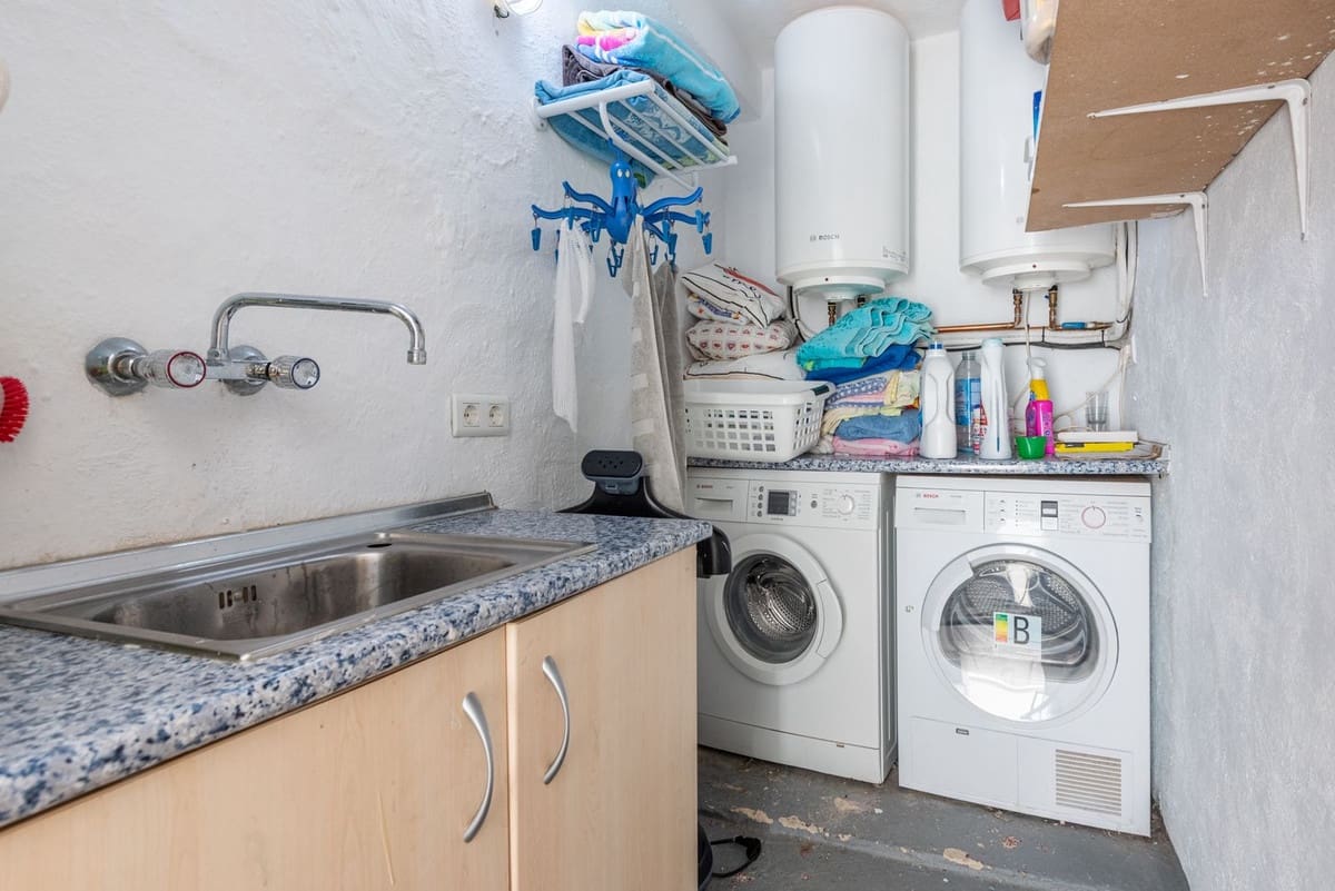 Chalet de 4 habitaciones en Benahavís en venta con piscina - 1.150.000 € (Ref: 9705030)