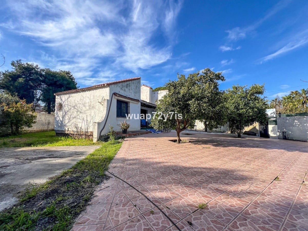 2 bedroom Villa for sale in New Golden Mile - € 1,150,000 (Ref: 9705031)