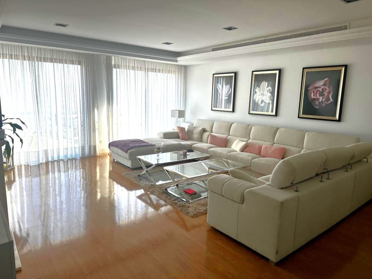 4 bedroom Villa for sale in Alhaurin de la Torre with pool garage - € 1,195,000 (Ref: 9705033)