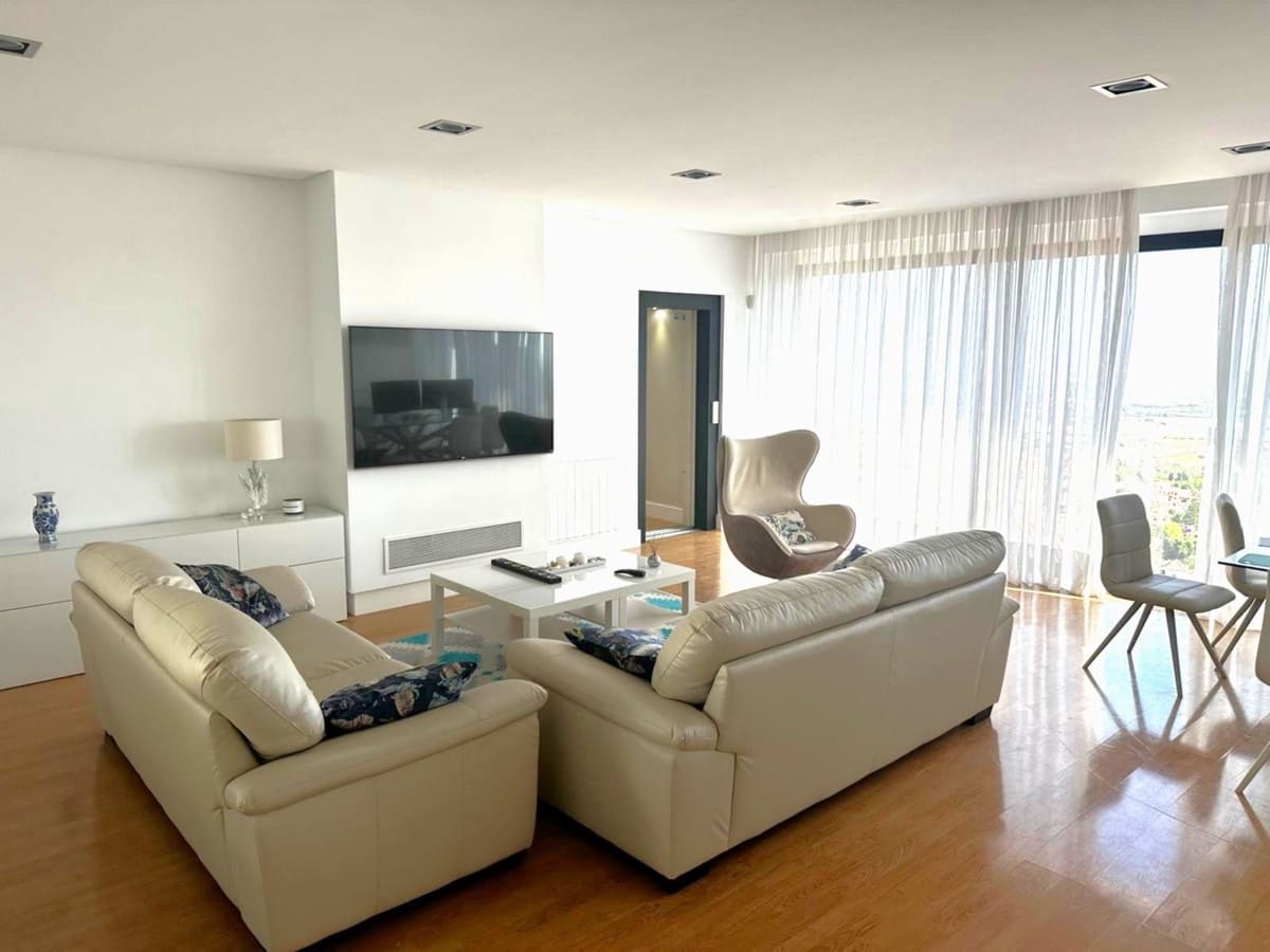 4 bedroom Villa for sale in Alhaurin de la Torre with pool garage - € 1,195,000 (Ref: 9705033)