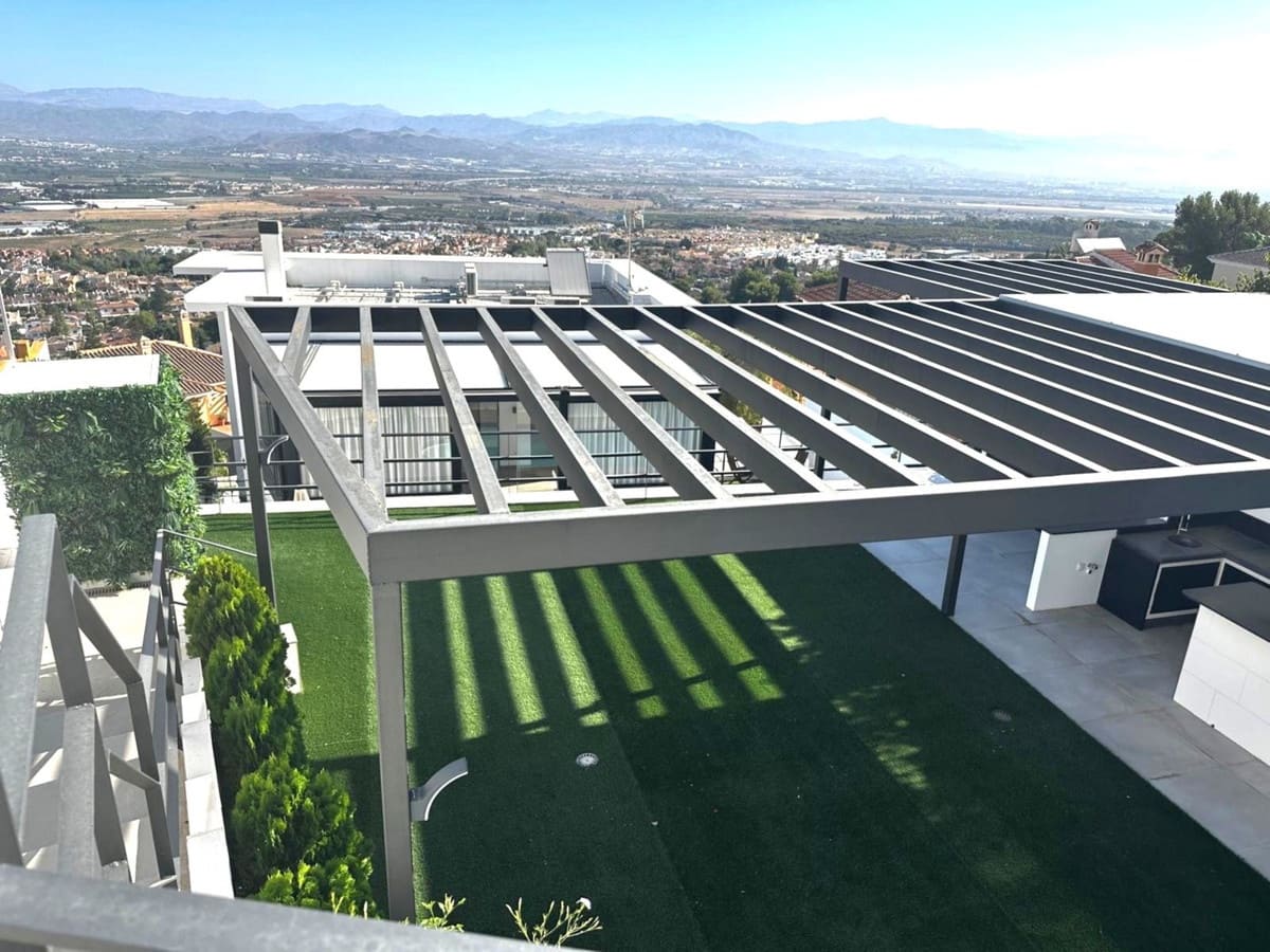 4 bedroom Villa for sale in Alhaurin de la Torre with pool garage - € 1,195,000 (Ref: 9705033)